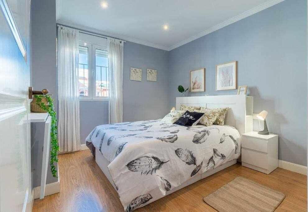 Apartamento 3 En Estadio Del Sevilla 8 Plazas Y M